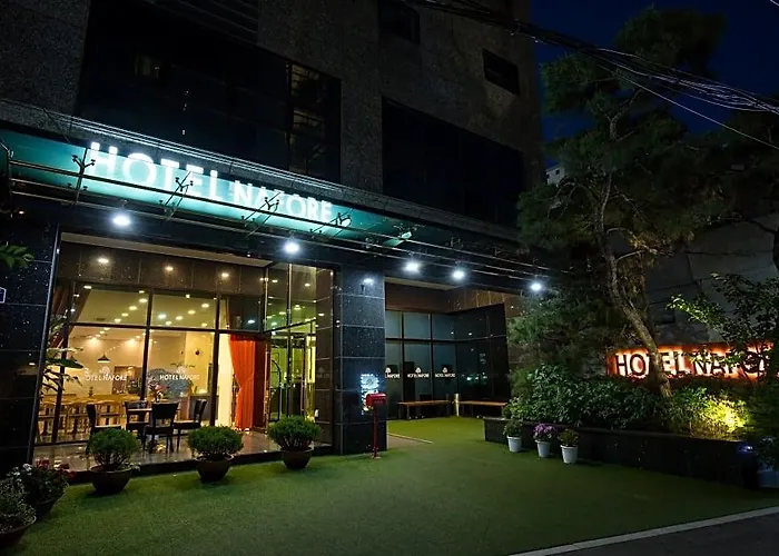 纳法尔酒店 3*